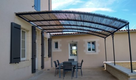 Fabrication et pose d'une pergola métallique à Brion .