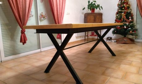 Table métallique en X avec plateau bois